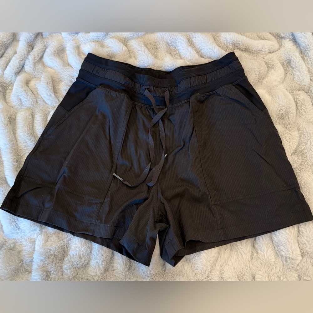Lululemon Dance Studio High-Rise Shorts Size 6